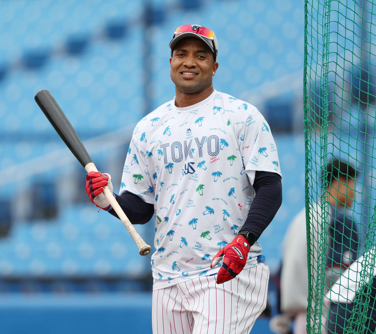 ヤクルト対DeNA　試合前、ひげを剃った姿で練習に臨むヤクルトのサンタナ（撮影・宮地輝）