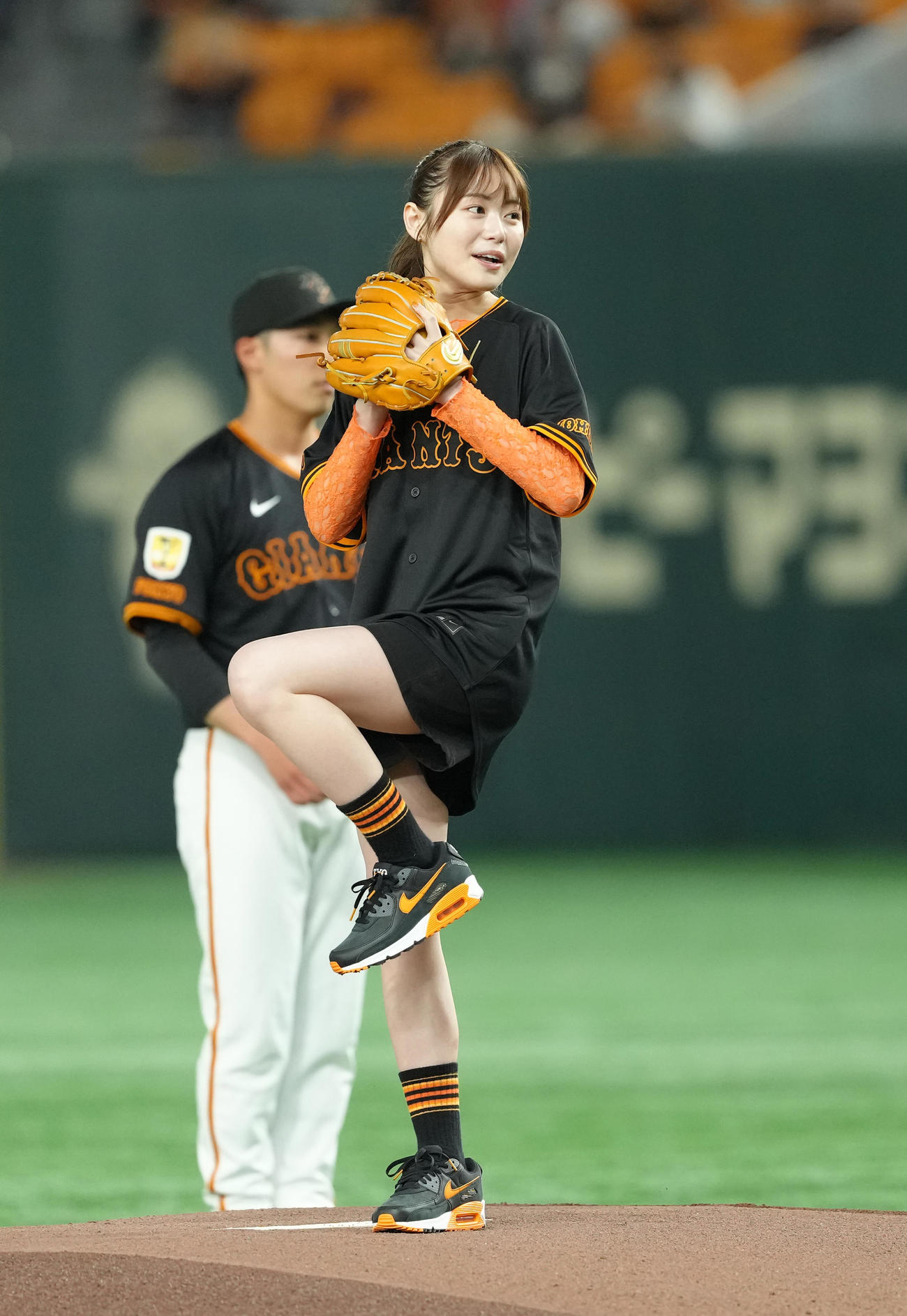 巨人対中日　始球式を務めた田畑志真（撮影・足立雅史）