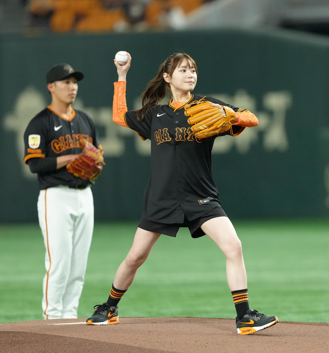 巨人対中日　始球式を務めた田畑志真（撮影・足立雅史）