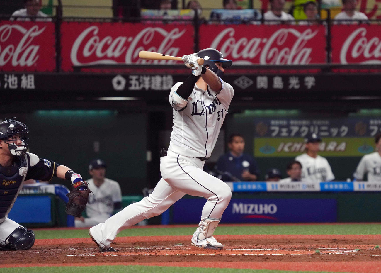 西武対オリックス　2回裏西武2死二、三塁、2点適時三塁打を放つ西川（撮影・狩俣裕三）
