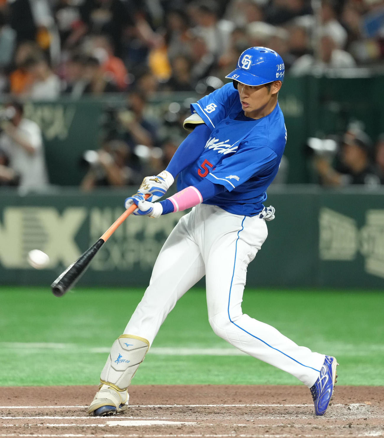 巨人対中日　6回表中日1死、上林はソロ本塁打を放つ（撮影・足立雅史）