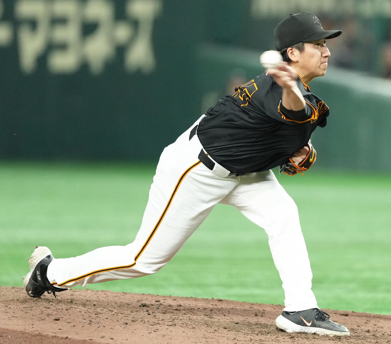 巨人対中日　8回から登板した巨人大勢（撮影・足立雅史）