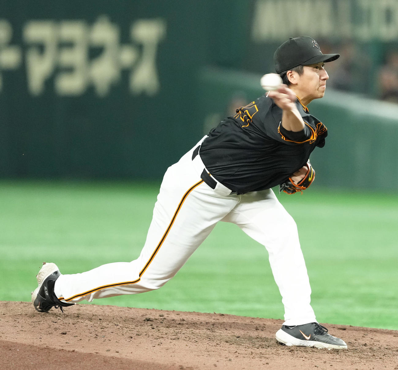 巨人対中日　8回から登板した巨人大勢（撮影・足立雅史）
