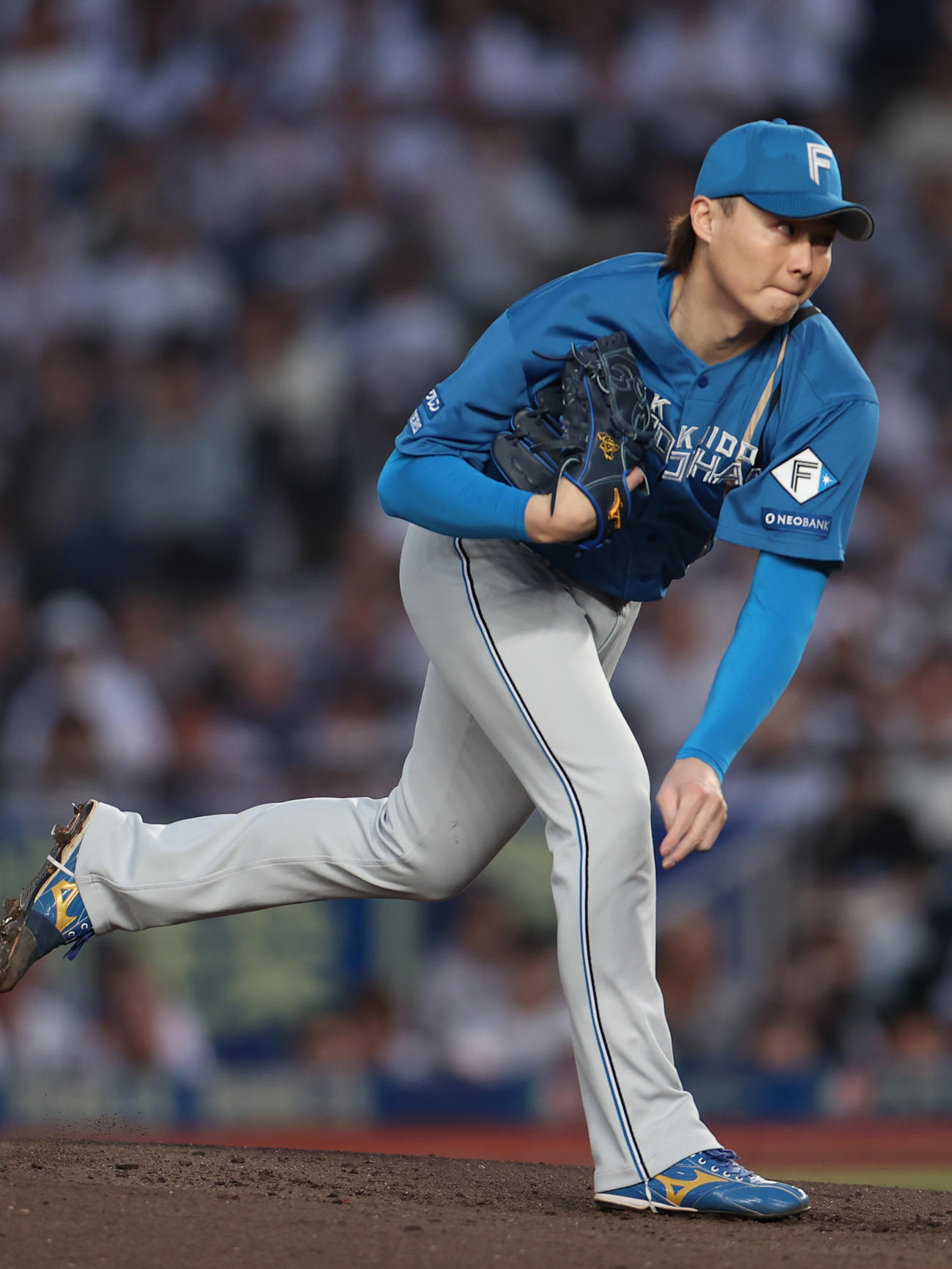ロッテ対日本ハム　力投する日本ハム先発山崎（撮影・水谷安孝）