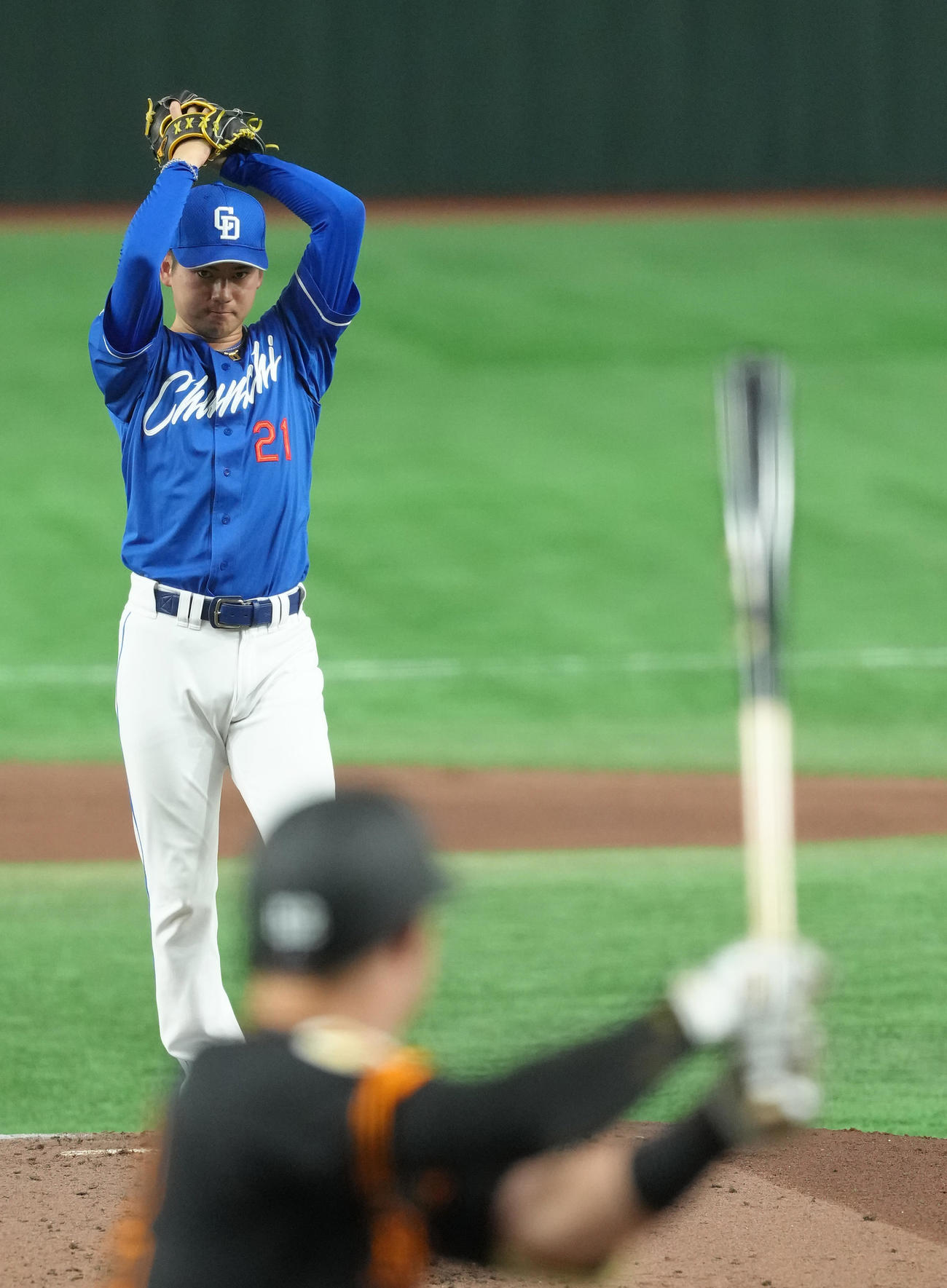 巨人対中日　中日先発の金丸。打者リチャード（撮影・足立雅史）
