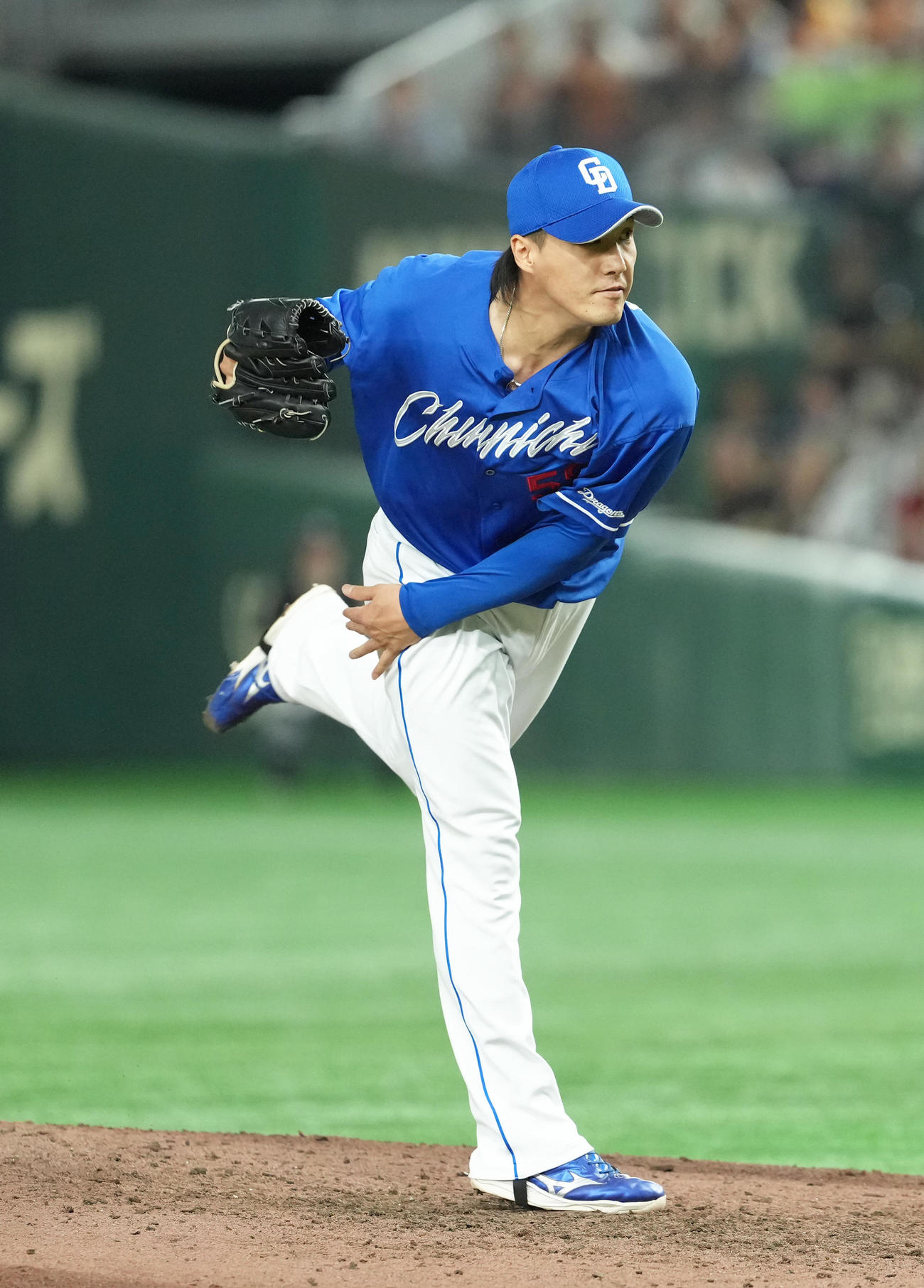 巨人対中日　8回途中から登板した中日斎藤（撮影・足立雅史）