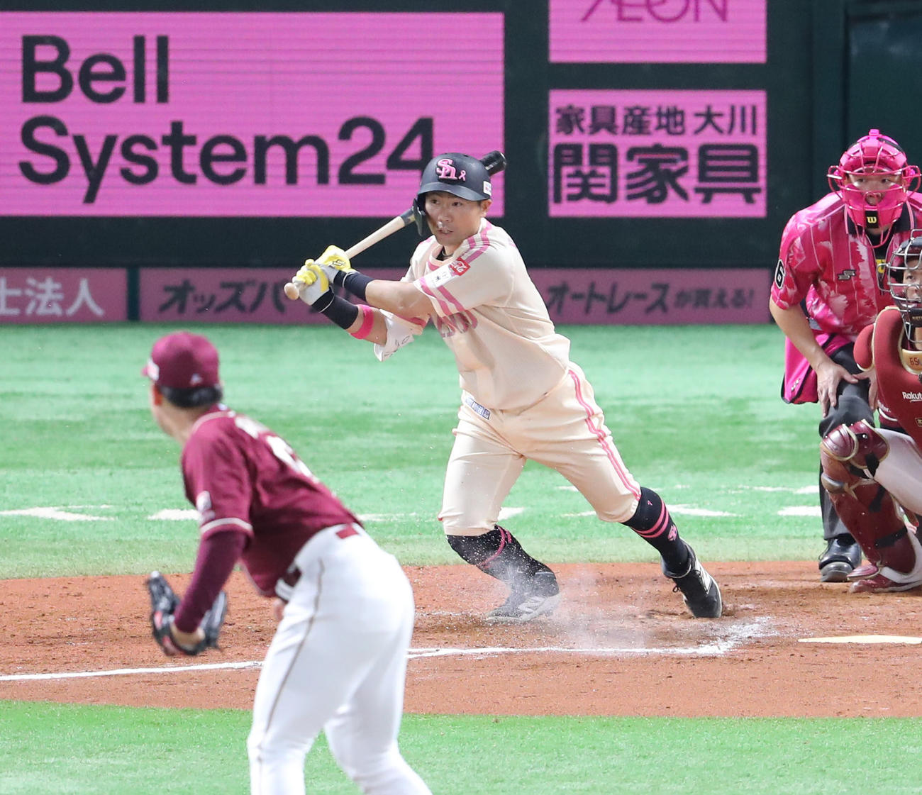 ソフトバンク対楽天　7回裏ソフトバンク2死一、二塁、中村は右前に適時打を放つ（撮影・梅根麻紀）