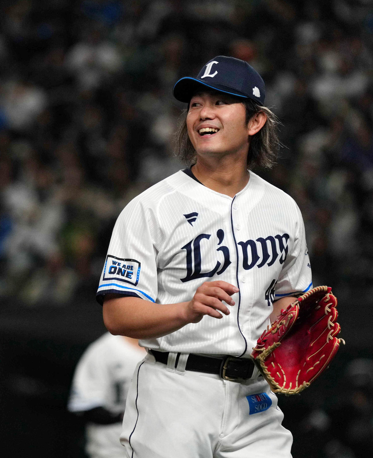 西武対オリックス　1回表を終え、笑顔を見せる西武先発の今井（撮影・狩俣裕三）