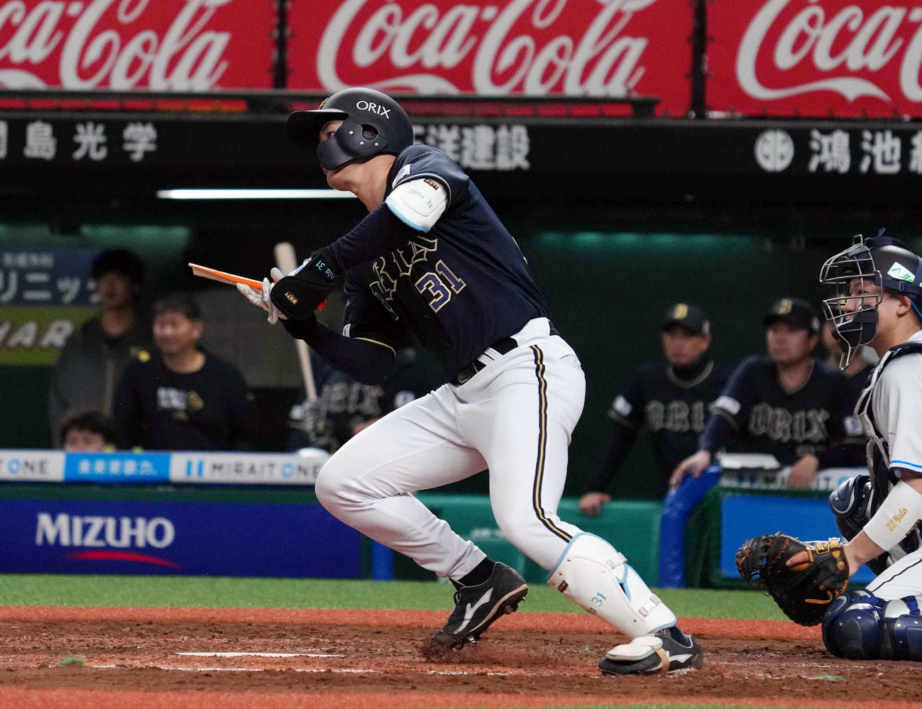 西武対オリックス　4回表オリックス1死一、二塁、バットをへし折られ併殺打に倒れる太田（撮影・狩俣裕三）