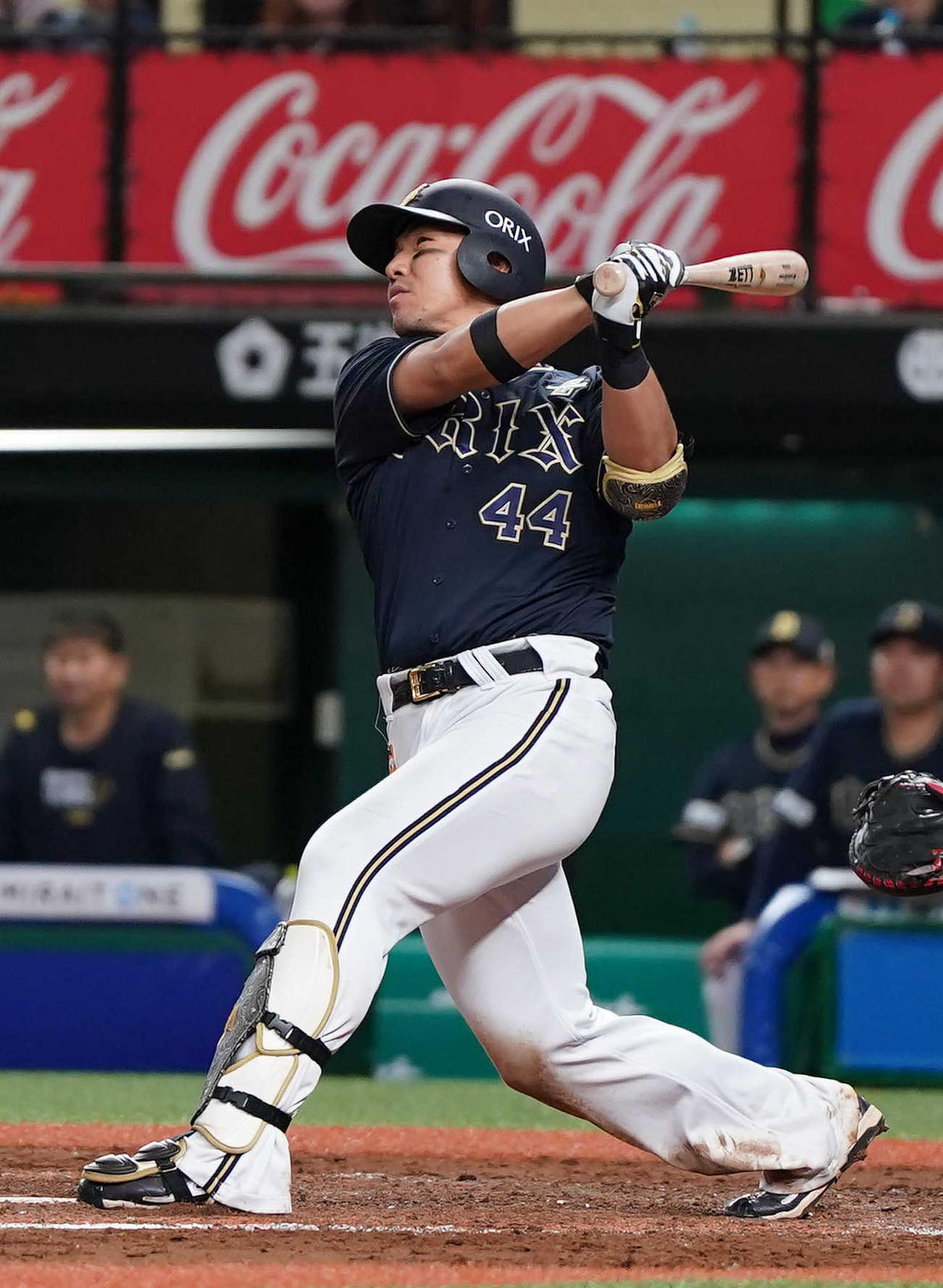 西武対オリックス　9回表オリックス2死一塁、適時二塁打を放つ頓宮（撮影・狩俣裕三）