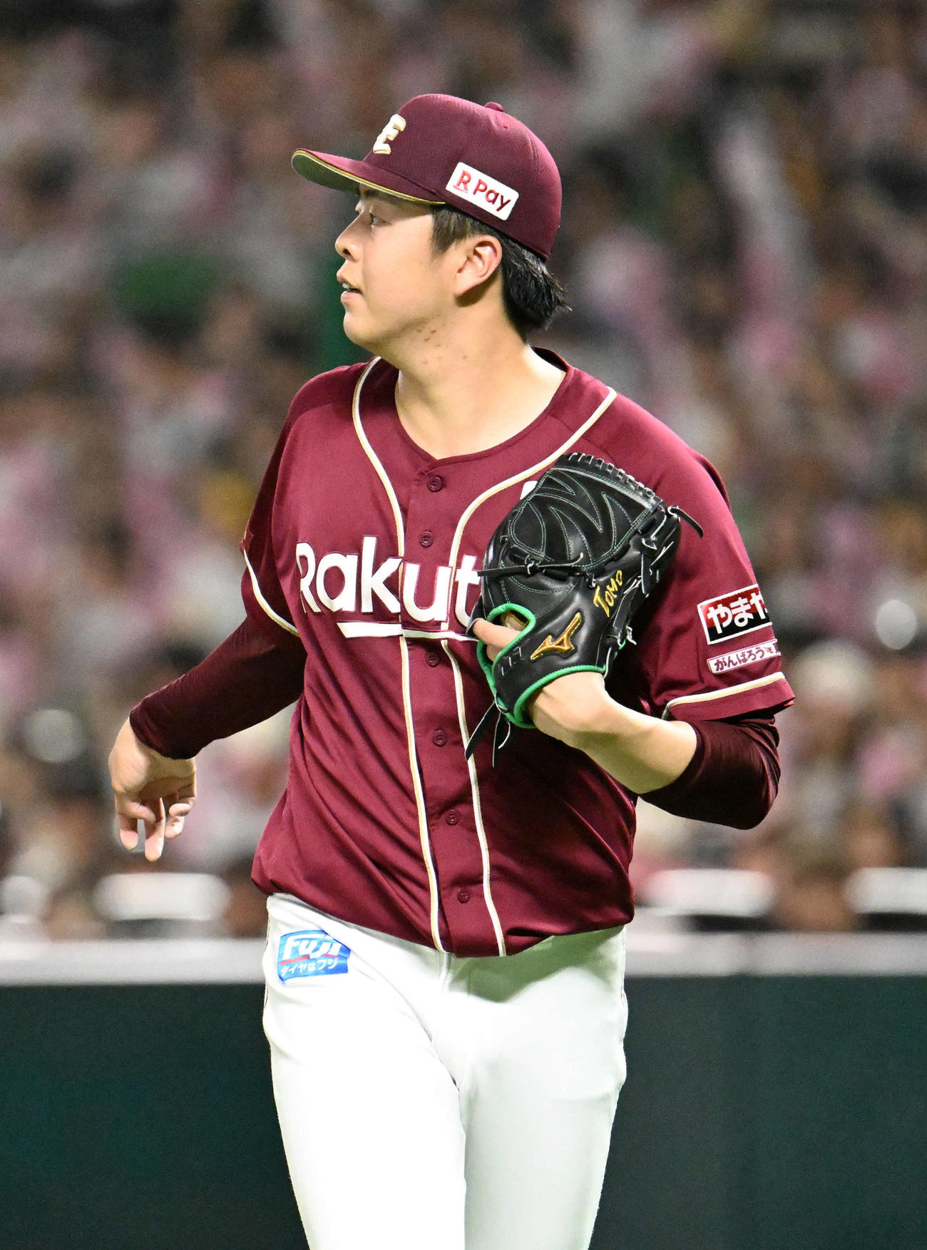 ソフトバンク対楽天　5回裏ソフトバンク1死三塁、降板する松井（撮影・林敢治）