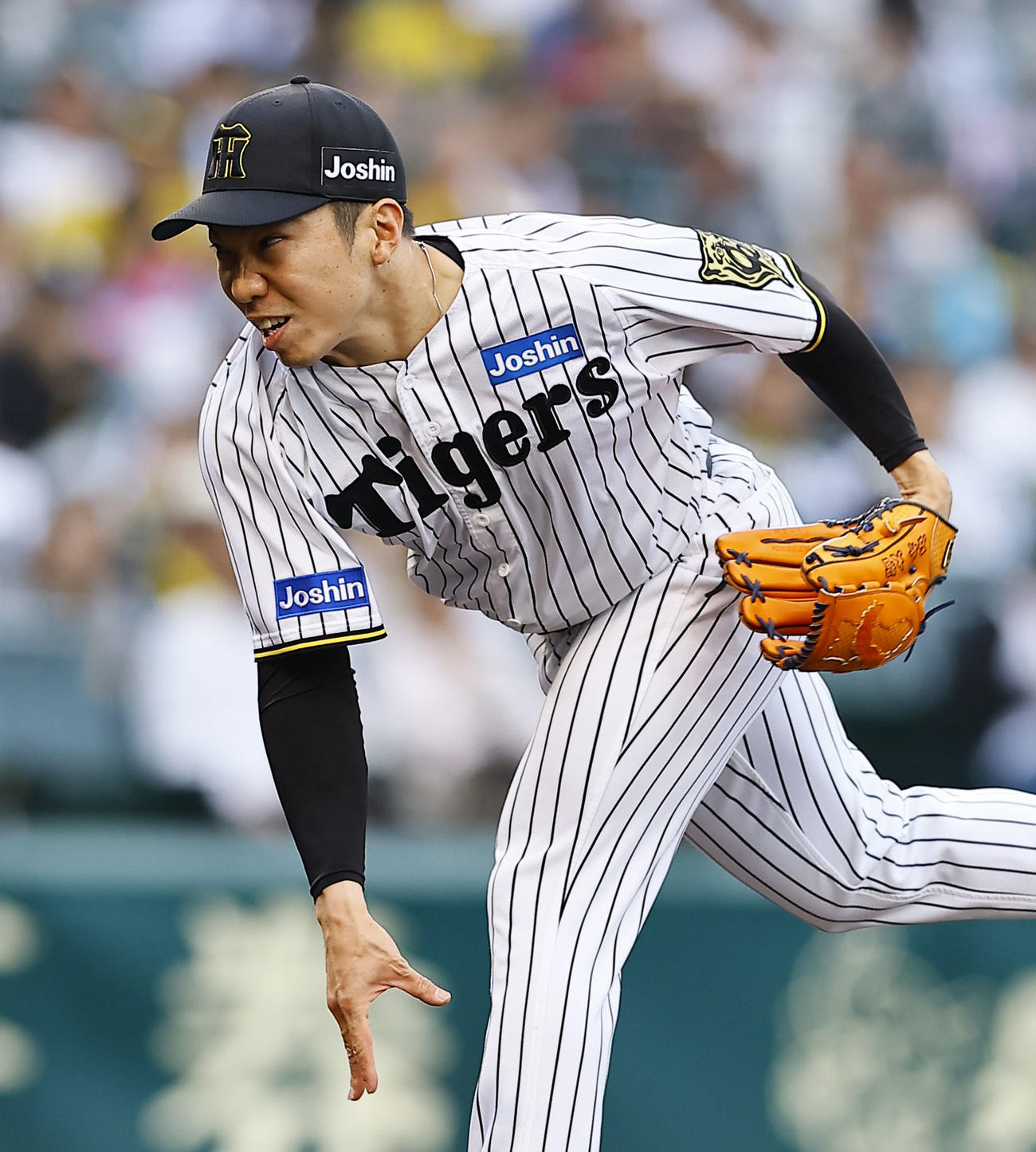 阪神対広島　8回途中、2番手で登板した阪神石井（撮影・藤尾明華）