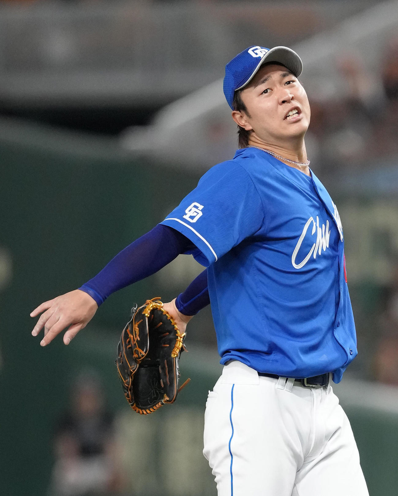 巨人対中日　4回裏巨人2死一塁、中山への投球に納得のいかないような表情を見せる高橋宏（撮影・足立雅史）