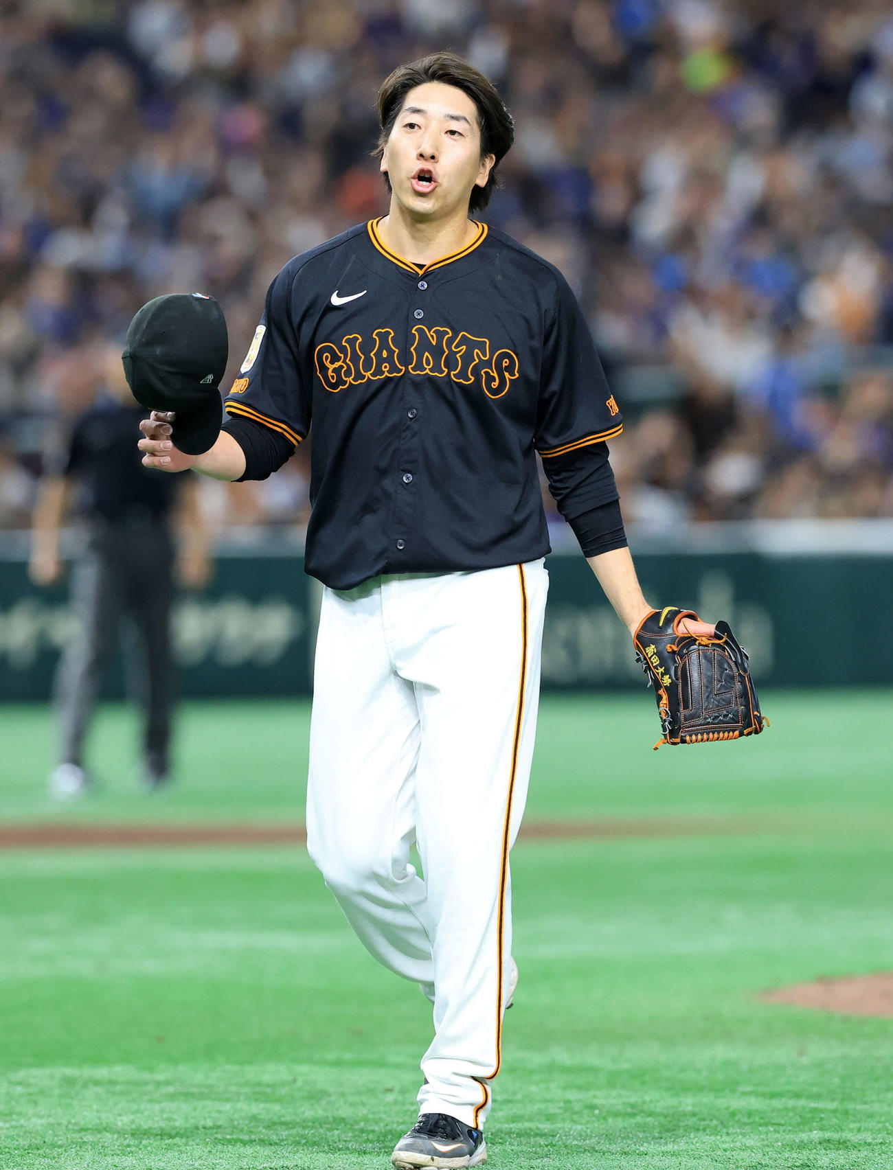 巨人対中日　8回表中日の攻撃を抑えた大勢はほっとした表情を見せる（撮影・浅見桂子）