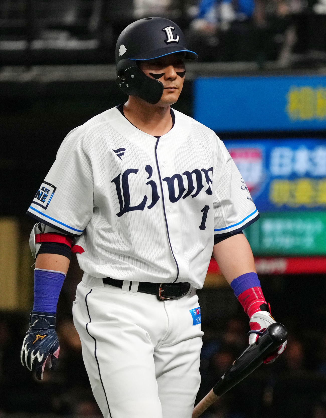 17日、西武対オリックス　8回裏西武1死一、二塁、空振り三振に倒れ、ベンチに戻る栗山