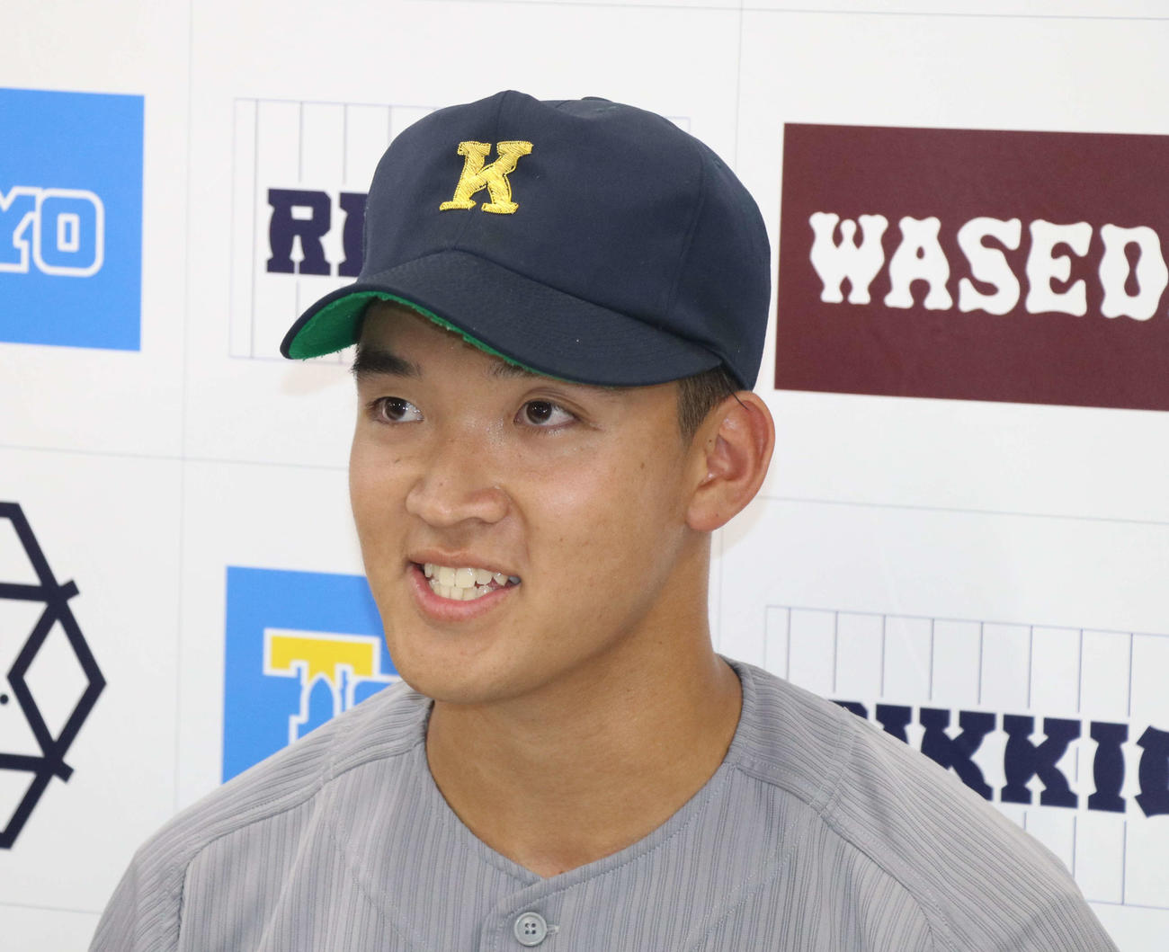 法大対慶大　試合後のインタビューに応じる慶大・福井（撮影・寺本吏輝）