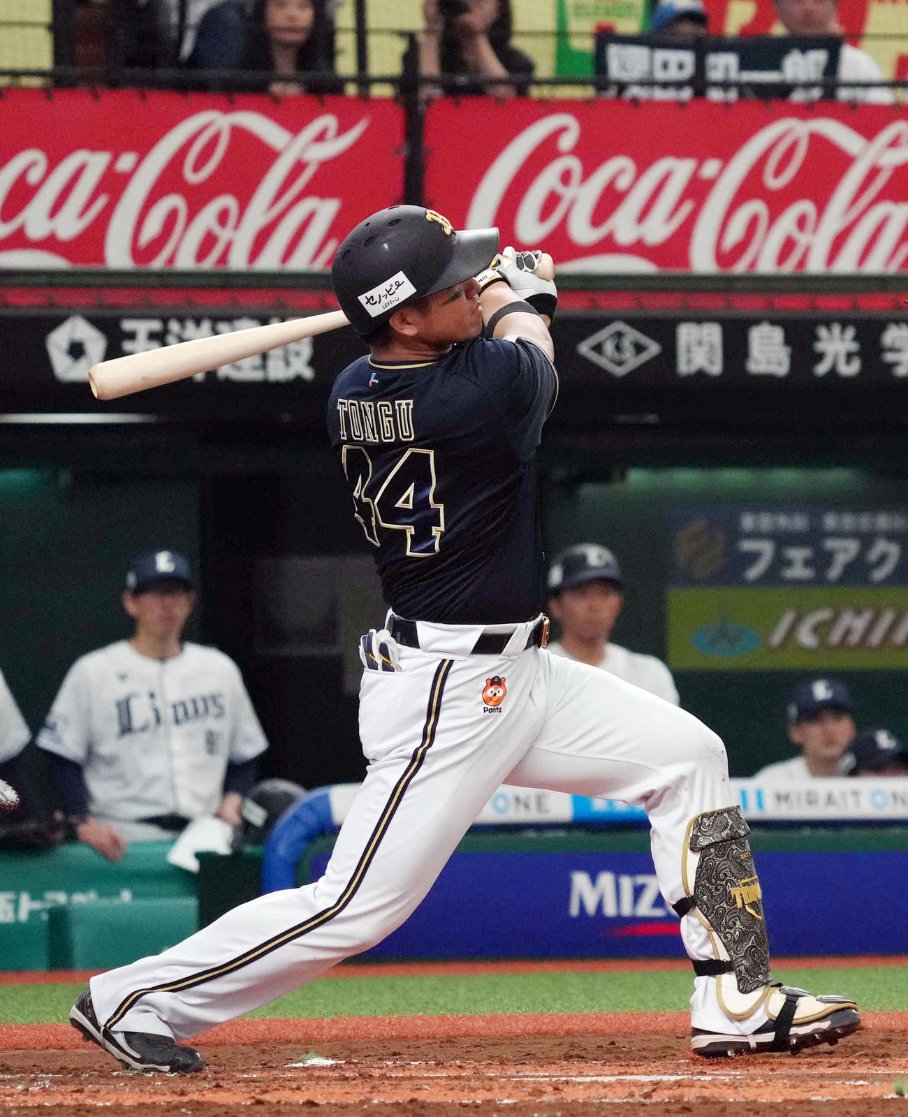 西武対オリックス　2回表オリックス無死、ソロ本塁打を放つ頓宮（撮影・狩俣裕三）