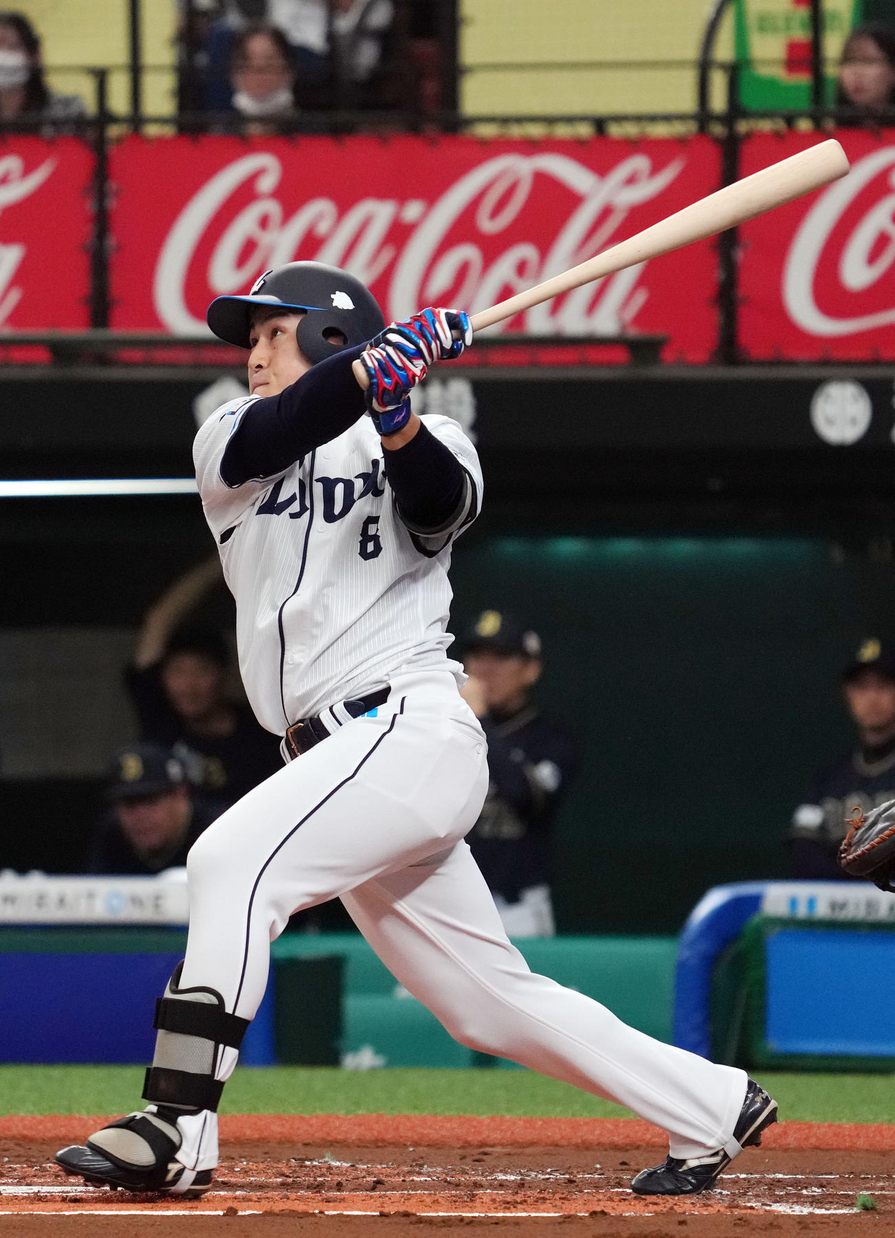 西武対オリックス　1回裏西武2死、先制ソロ本塁打を放つ渡部（撮影・狩俣裕三）