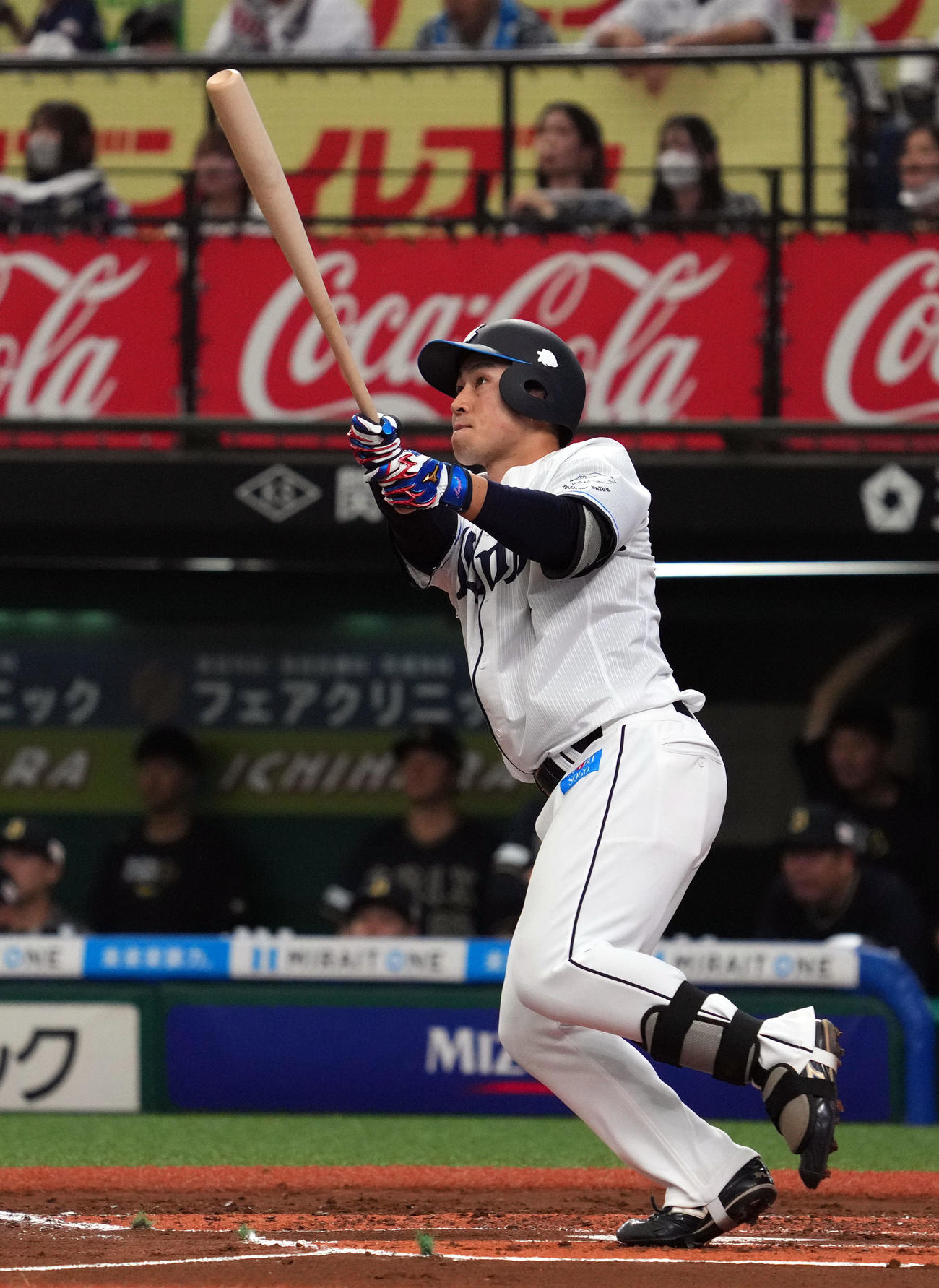 西武対オリックス　1回裏西武2死、先制ソロ本塁打を放つ渡部（撮影・狩俣裕三）