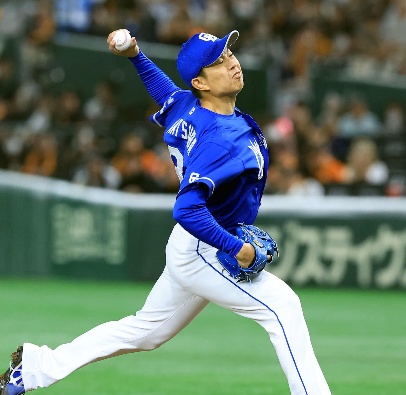 巨人対中日　力投する中日先発の松葉（撮影・浅見桂子）