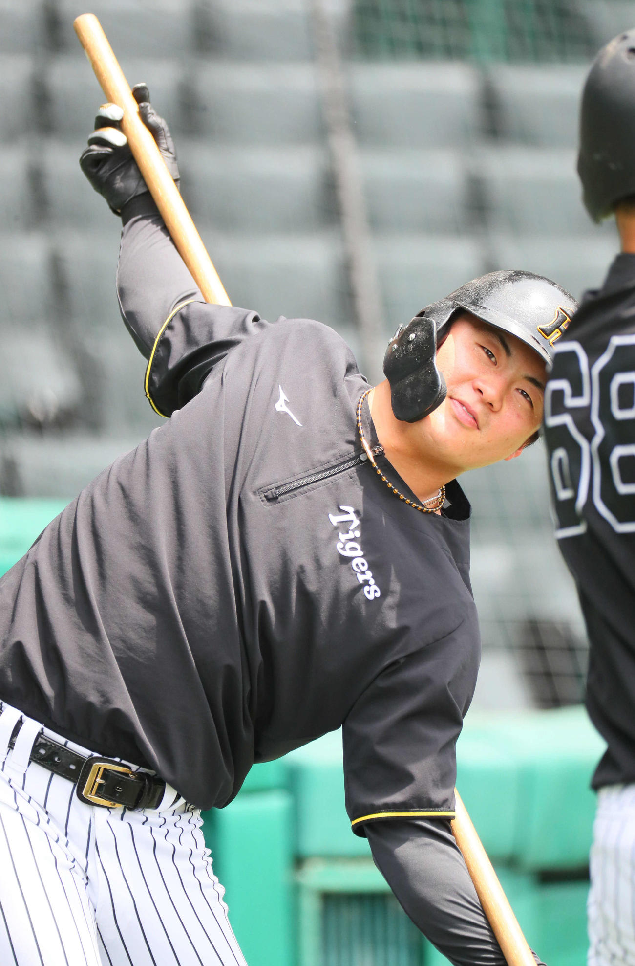 阪神対広島　笑顔で練習する阪神前川（撮影・宮崎幸一）