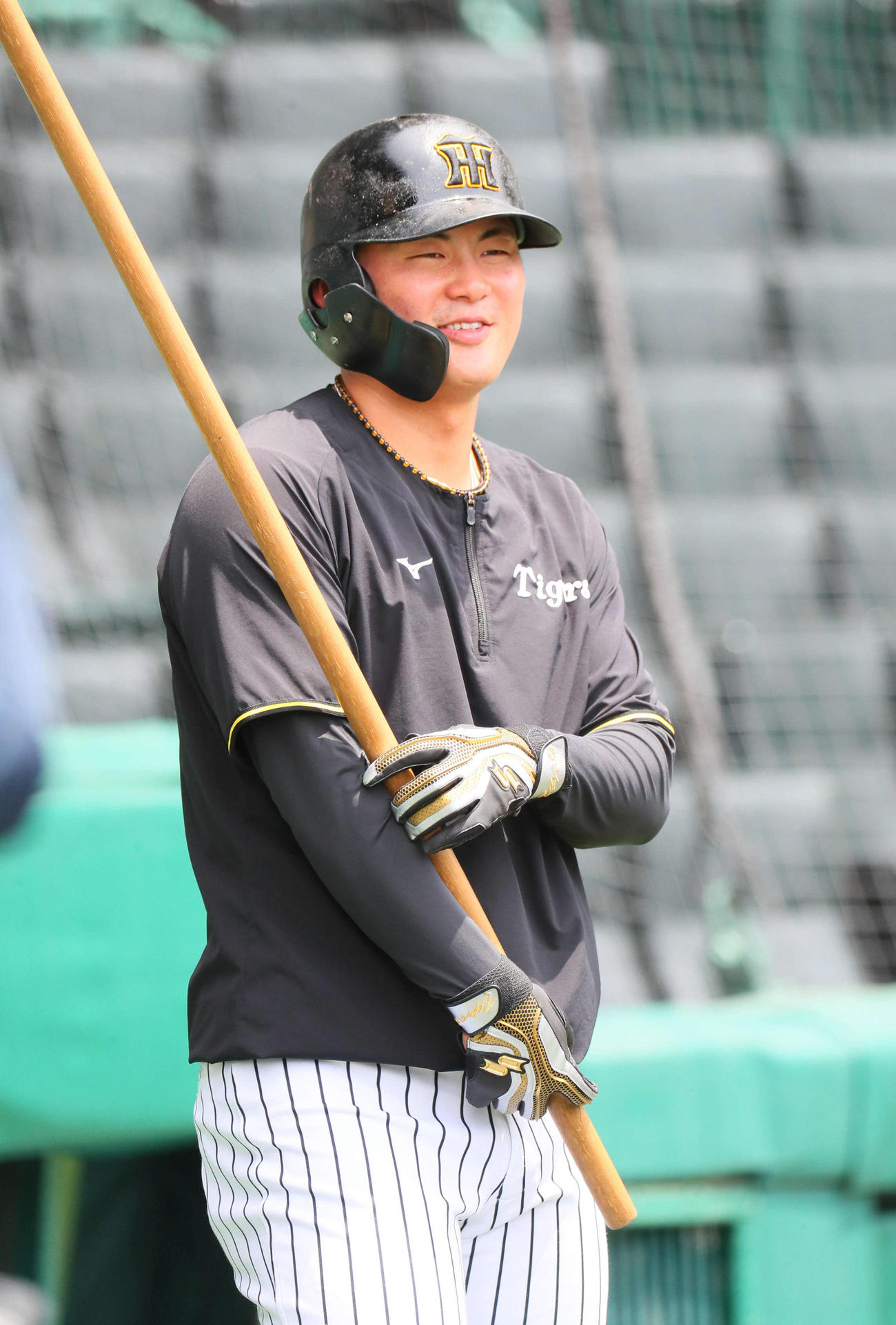 阪神対広島　笑顔で練習する阪神前川（撮影・宮崎幸一）