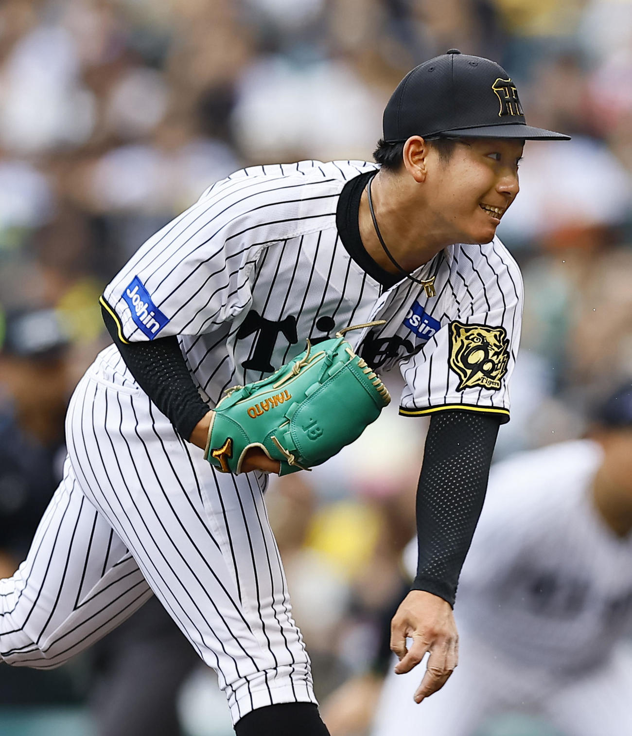 阪神対広島　5回、力投する阪神伊原（撮影・藤尾明華）