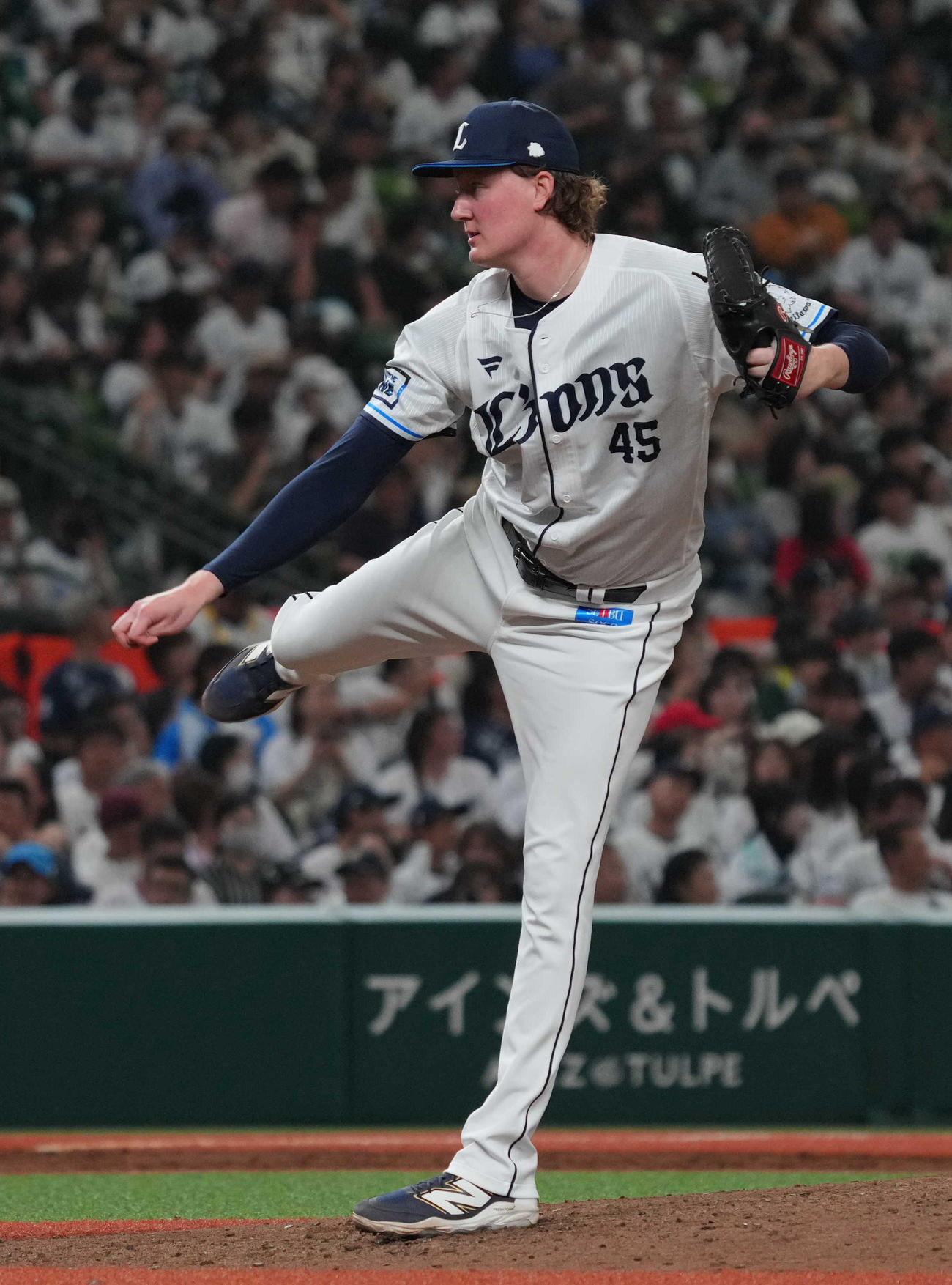 西武対オリックス　9回表途中から登板する西武2番手のウィンゲンター（撮影・狩俣裕三）