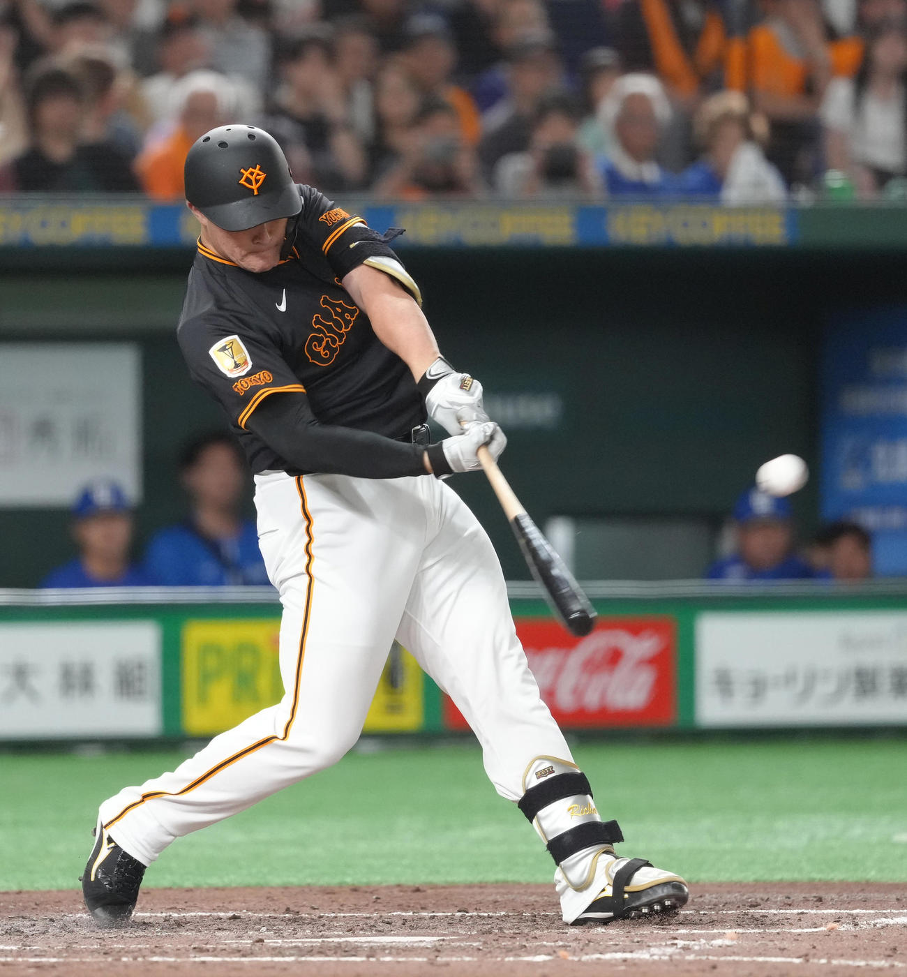 巨人対中日　5回裏巨人2死一、三塁、代打リチャードは3点本塁打を放つ（撮影・足立雅史）