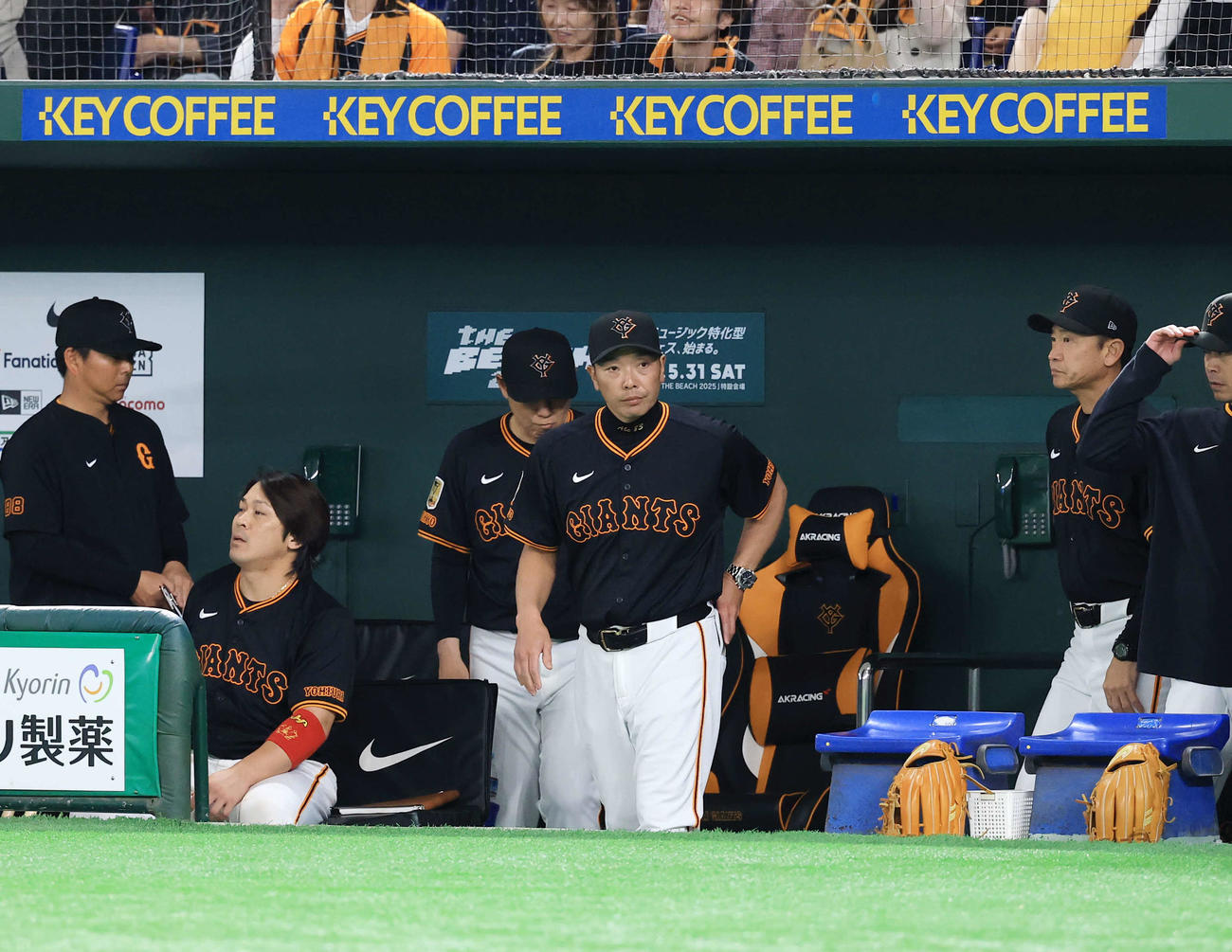 巨人対中日　3連勝ならず、厳しい表情の巨人阿部監督（撮影・浅見桂子）