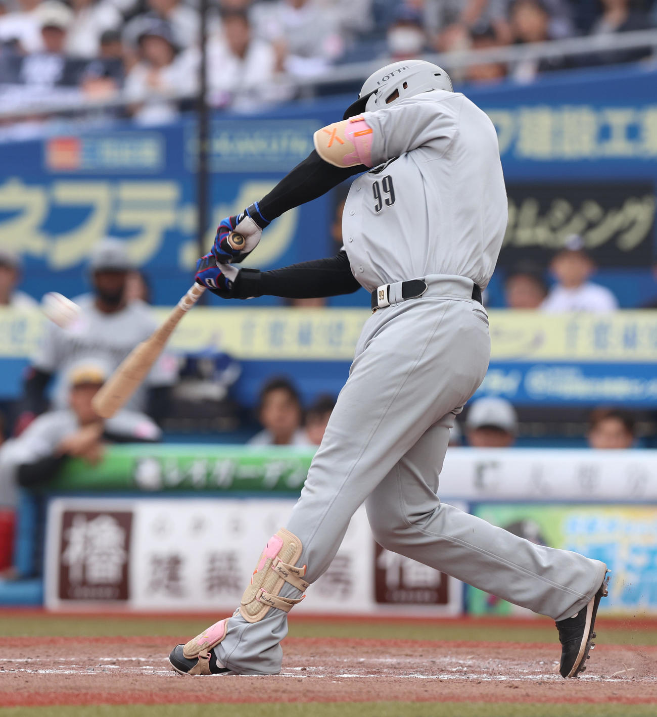 ロッテ対日本ハム　9回裏ロッテ2死、ソロ本塁打を放つソト（撮影・水谷安孝）
