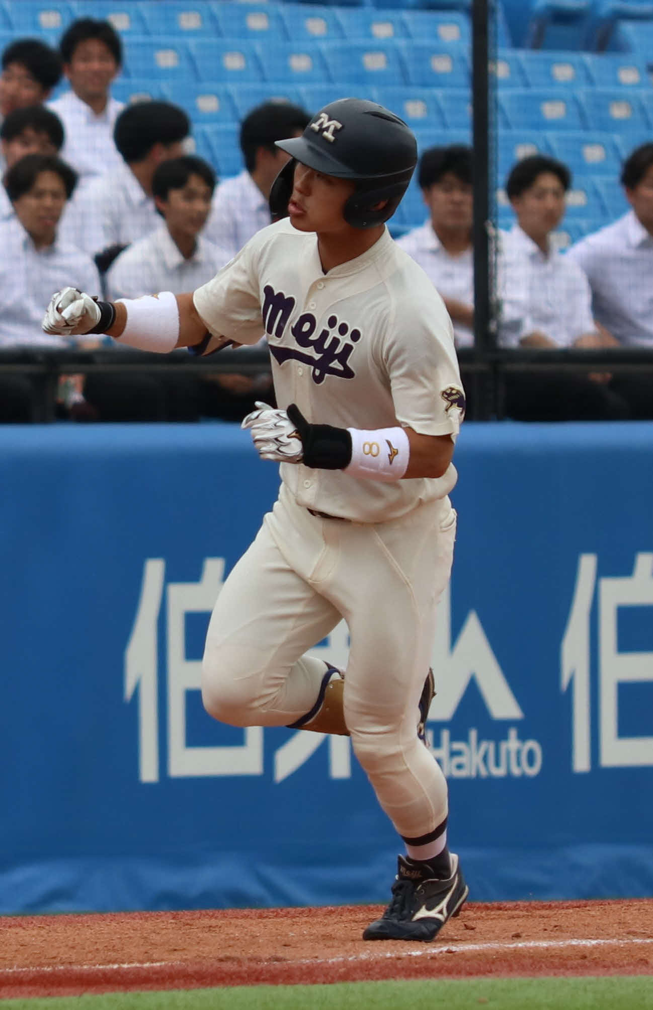 早大対明大　3回裏明大無死、右本塁打を放った榊原（撮影・寺本吏輝）