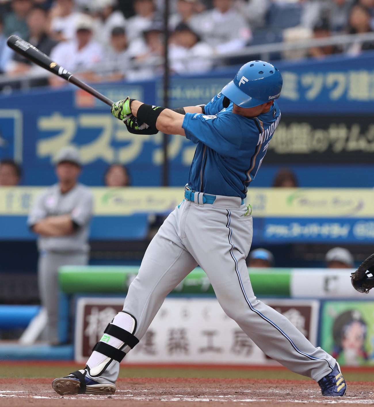 ロッテ対日本ハム　9回表日本ハム1死三塁、適時二塁打を放つ清宮幸（撮影・水谷安孝）