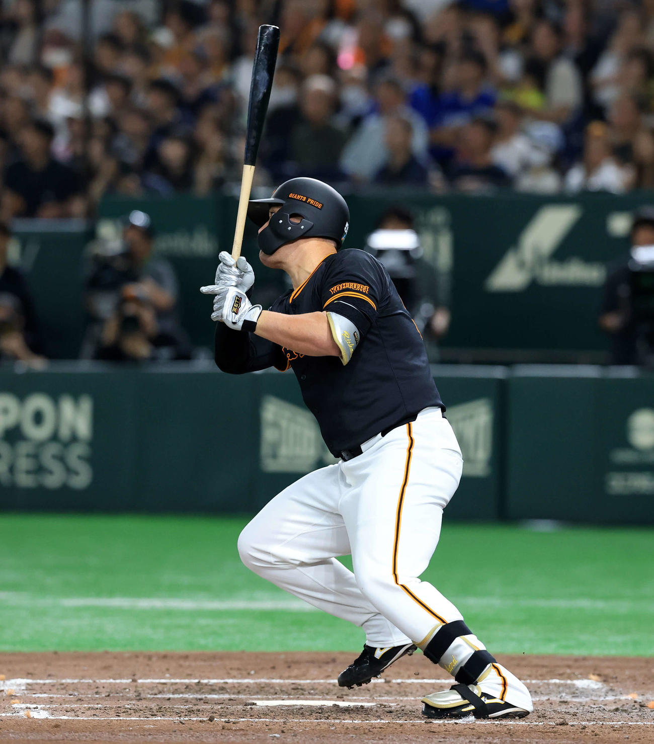 巨人対中日　5回裏巨人2死一、三塁、リチャードは逆転3点本塁打を放つ（撮影・浅見桂子）