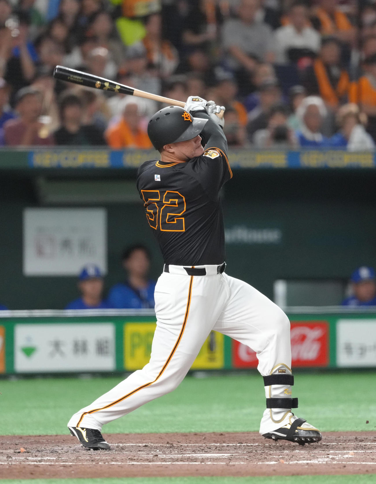 巨人対中日　5回裏巨人2死一、三塁、代打リチャードは3点本塁打を放つ（撮影・足立雅史）