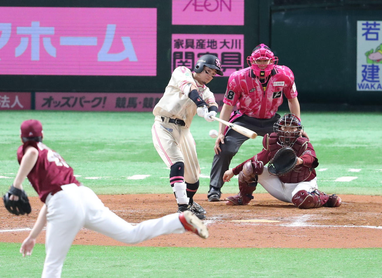 ソフトバンク対楽天　延長12回裏ソフトバンク1死満塁、牧原大はサヨナラとなる右前適時打を放つ（撮影・梅根麻紀）