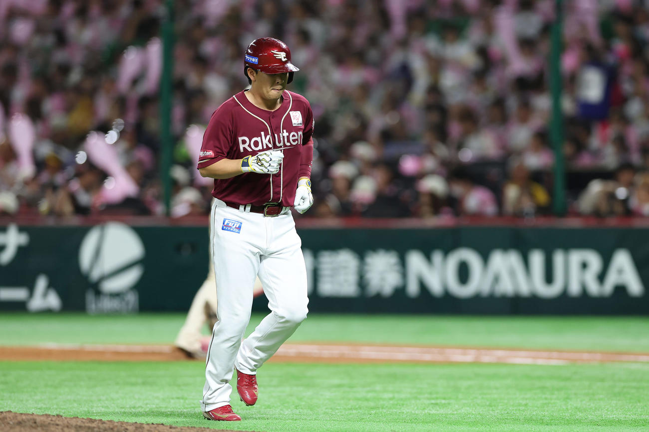 ソフトバンク対楽天　7回表楽天1死一塁、遊ゴロ併殺に倒れた浅村（撮影・前田充）