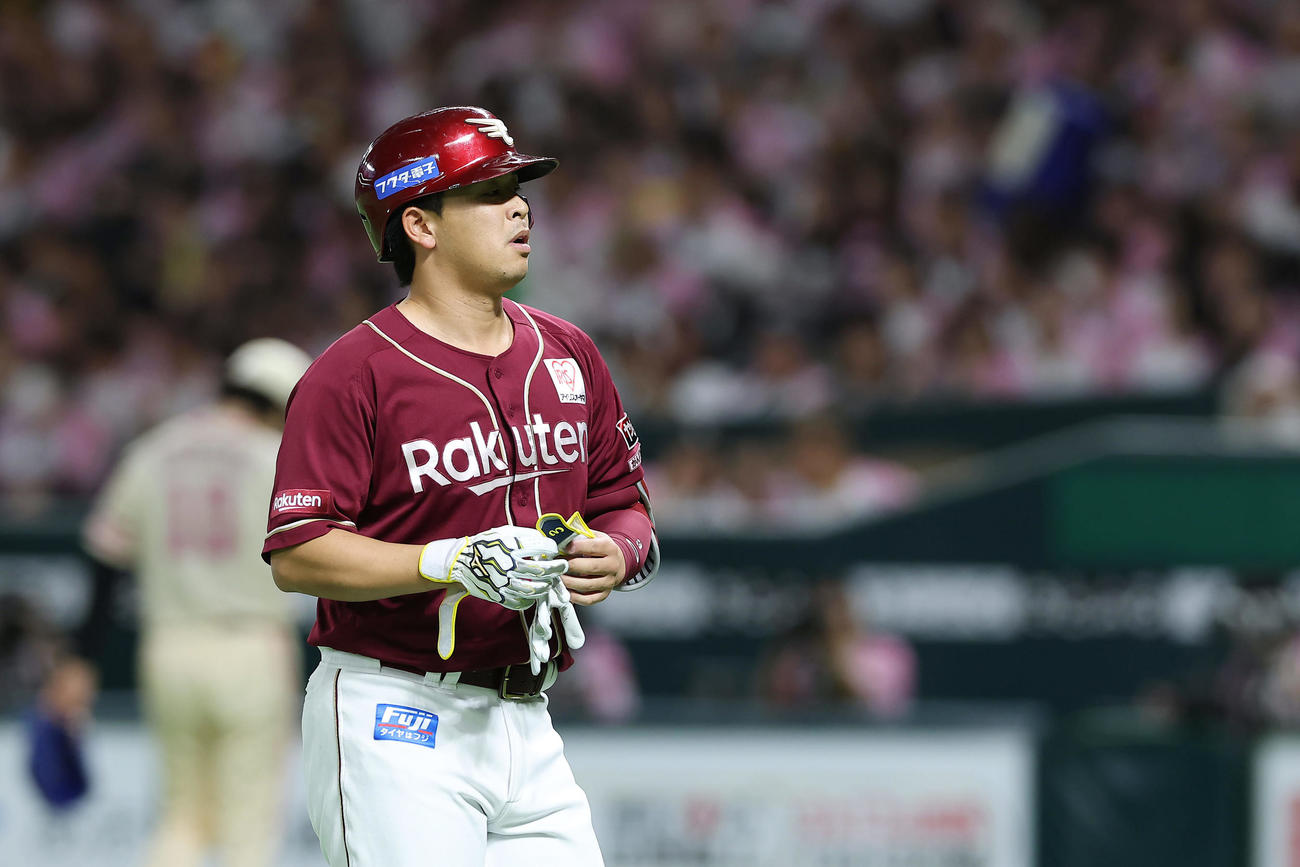 ソフトバンク対楽天　4回表楽天2死、二飛に倒れた浅村（撮影・前田充）