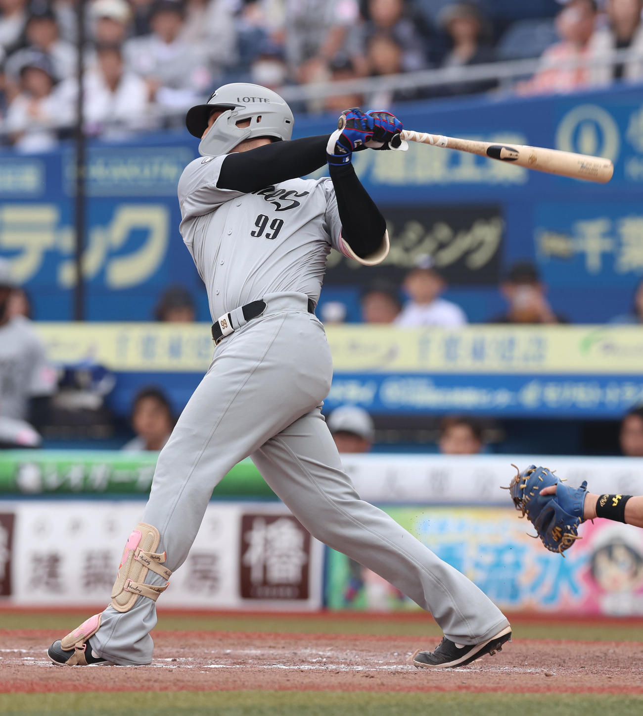 ロッテ対日本ハム　9回裏ロッテ2死、ソロ本塁打を放つソト（撮影・水谷安孝）