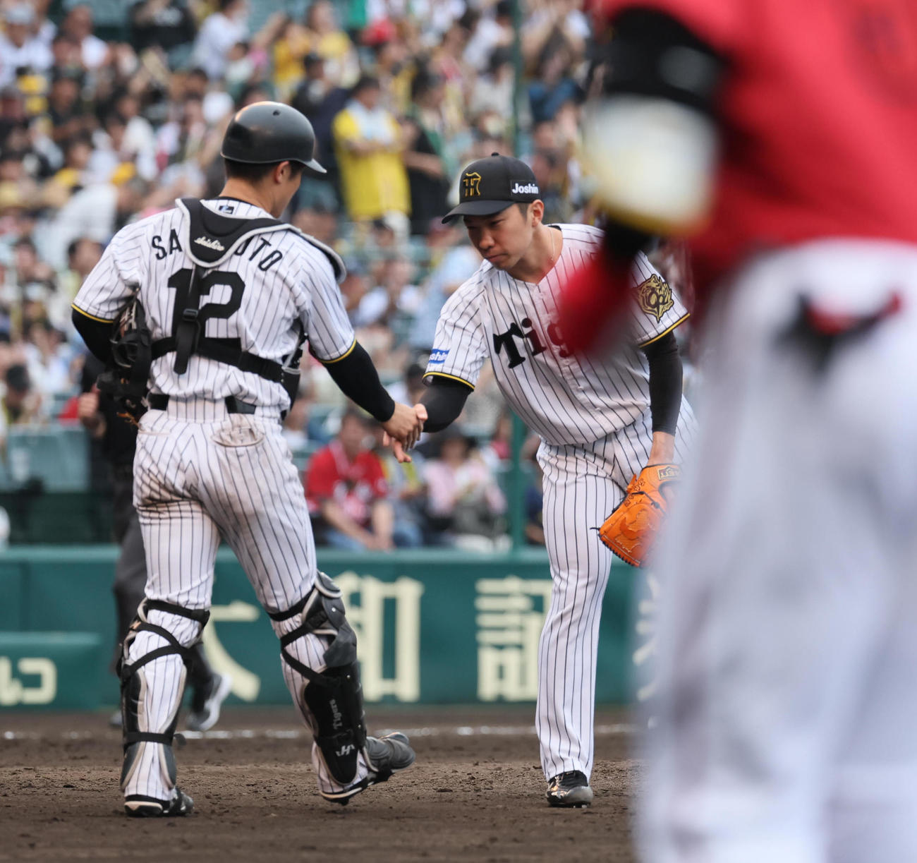 阪神対広島　最後を締めた石井（撮影・宮崎幸一）