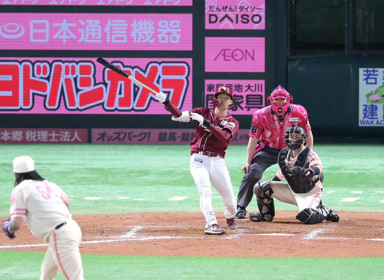 ソフトバンク対楽天　9回表楽天無死二、三塁、辰己は右前に同点適時打を放つ（撮影・梅根麻紀）
