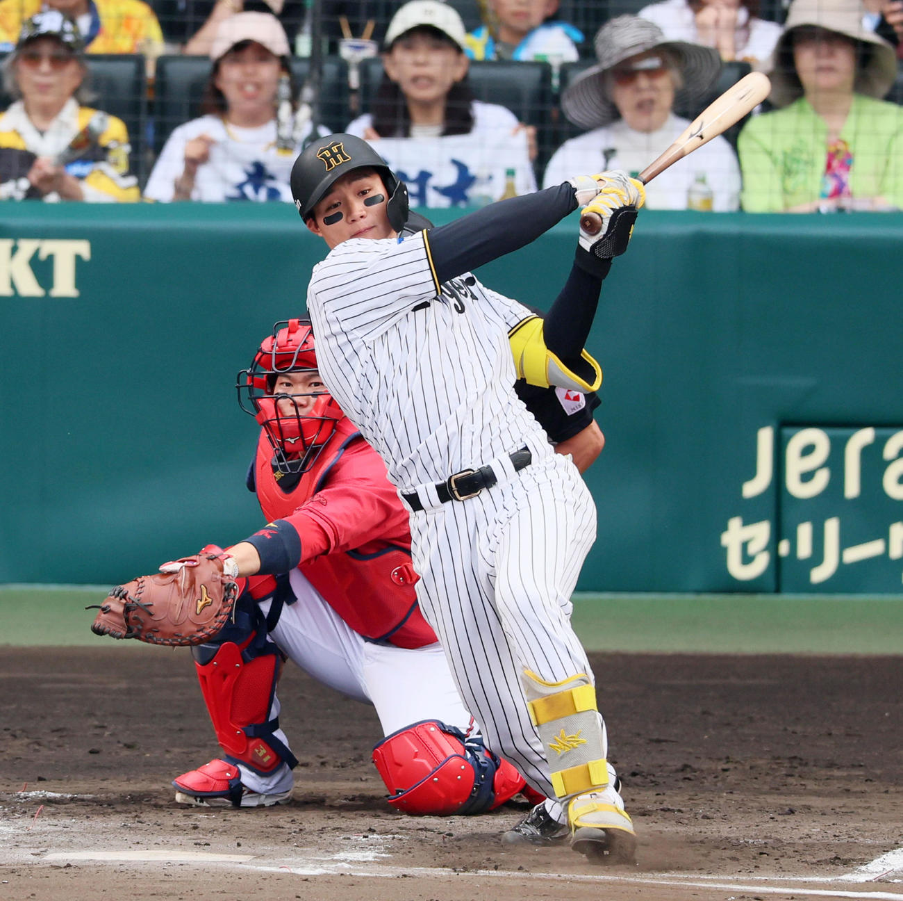 阪神対広島　6回裏阪神1死二塁、森下は左前適時打を放ち勝ち越しに成功（撮影・加藤哉）
