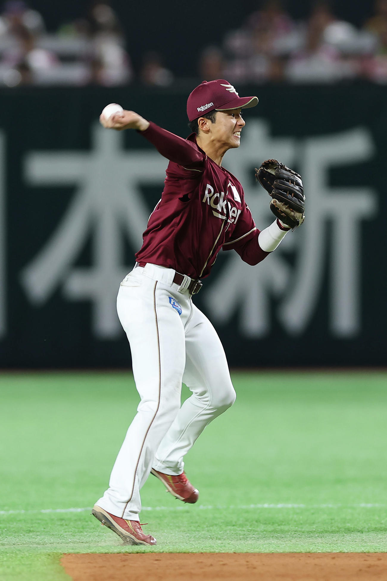 ソフトバンク対楽天　5回裏ソフトバンク2死、牧原大の遊ゴロを軽快にさばく宗山（撮影・前田充）
