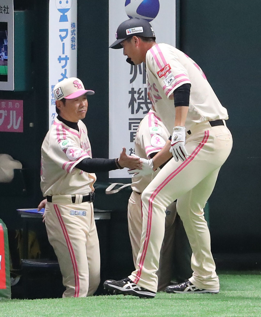 ソフトバンク対楽天　5回裏ソフトバンク1死三塁、山川の中犠飛で生還した秋広（撮影・梅根麻紀）