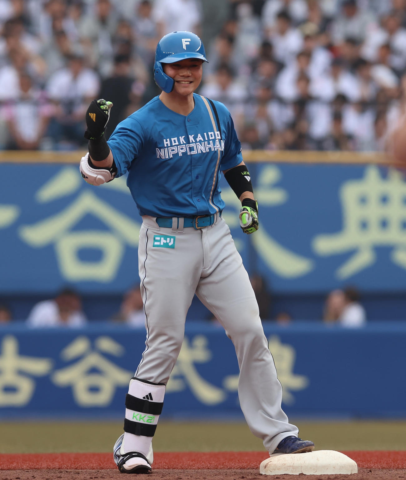 ロッテ対日本ハム　9回表日本ハム1死三塁、適時二塁打を放ちガッツポーズする清宮幸（撮影・水谷安孝）