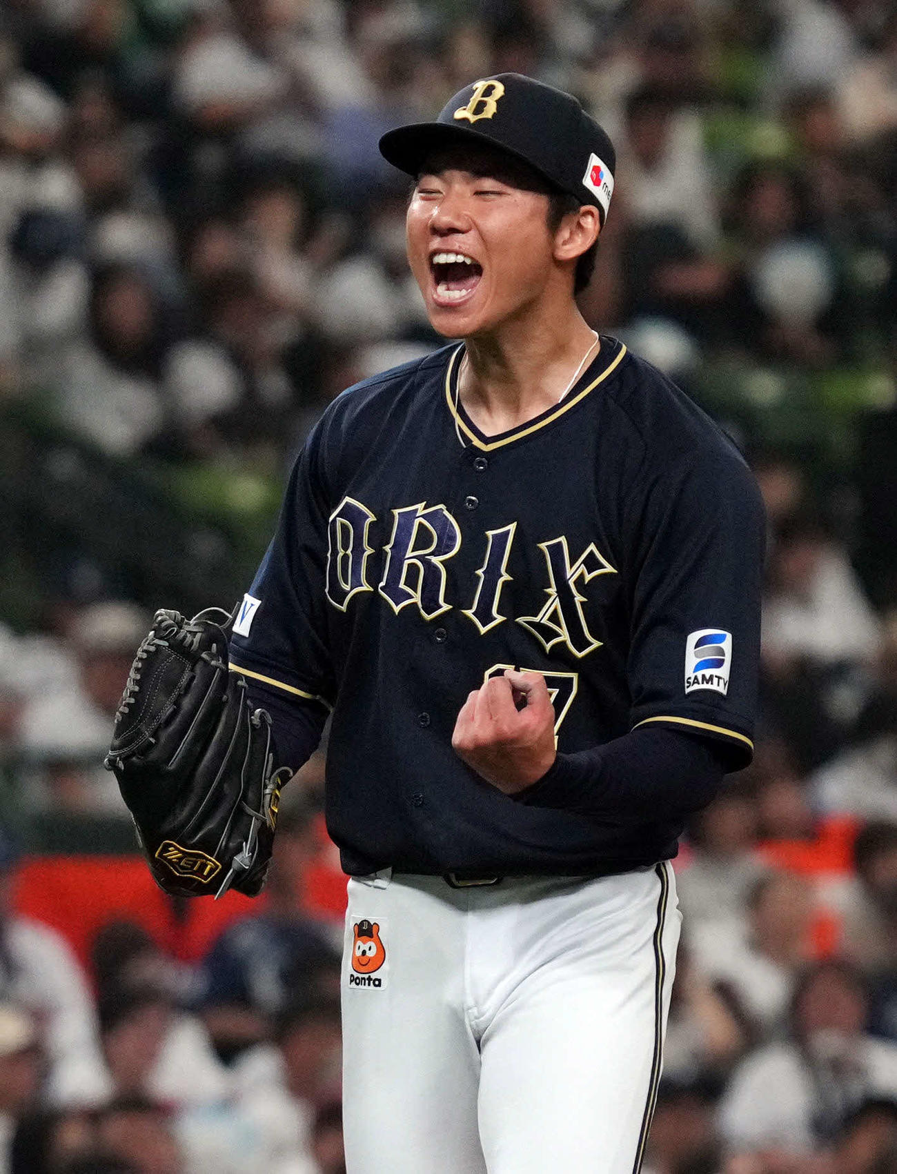 西武対オリックス　プロ初完投勝利を挙げ、雄たけびを上げるオリックス先発の曽谷（撮影・狩俣裕三）