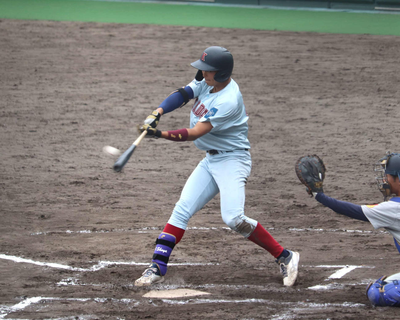 関西学生春季第6節2回戦　近大対関学大　6回1死満塁で同点の中犠飛を放つ近大・阪上（撮影・中島麗）