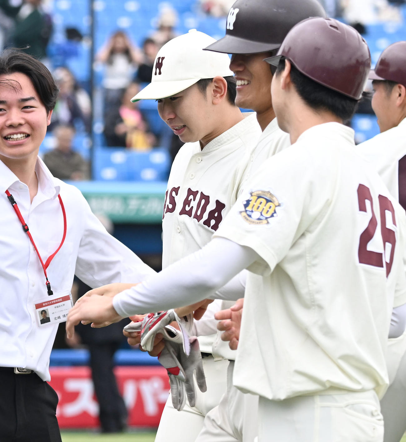 サヨナラ勝ちし喜びをかみしめるノーヒットノーラン達成の伊藤樹