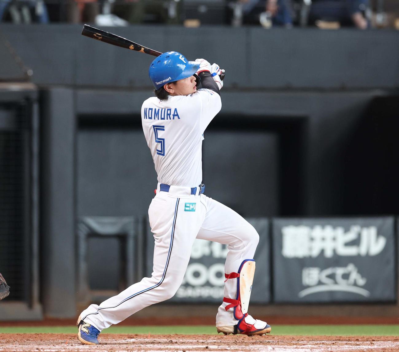 左越え本塁打を放つ野村佑希（2025年5月13日撮影）