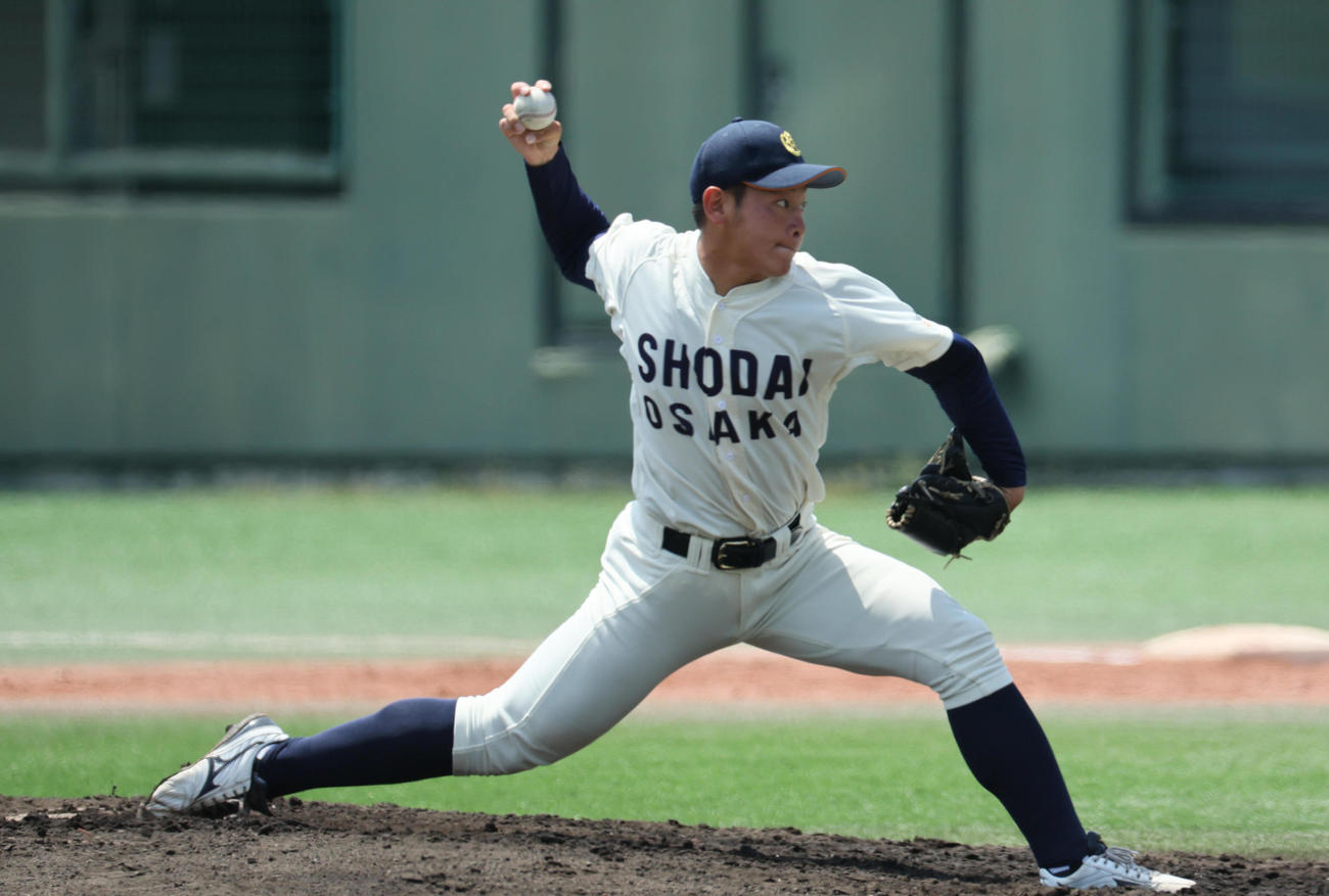 大経大対大商大　大商大先発の鈴木豪太（撮影・宮崎幸一）